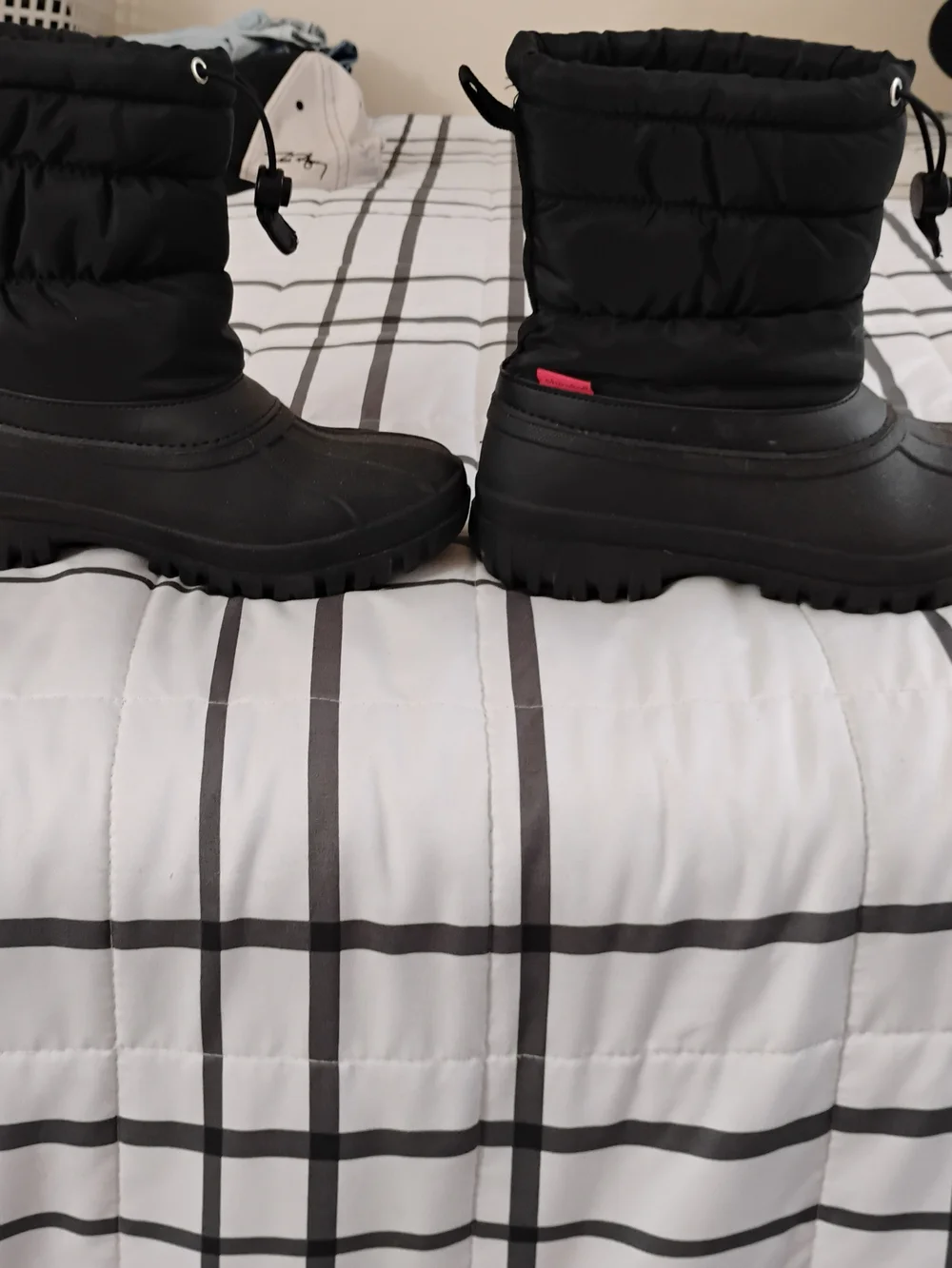 Chooka Woman's  Black Waterproof Snow Boots with Drawstring